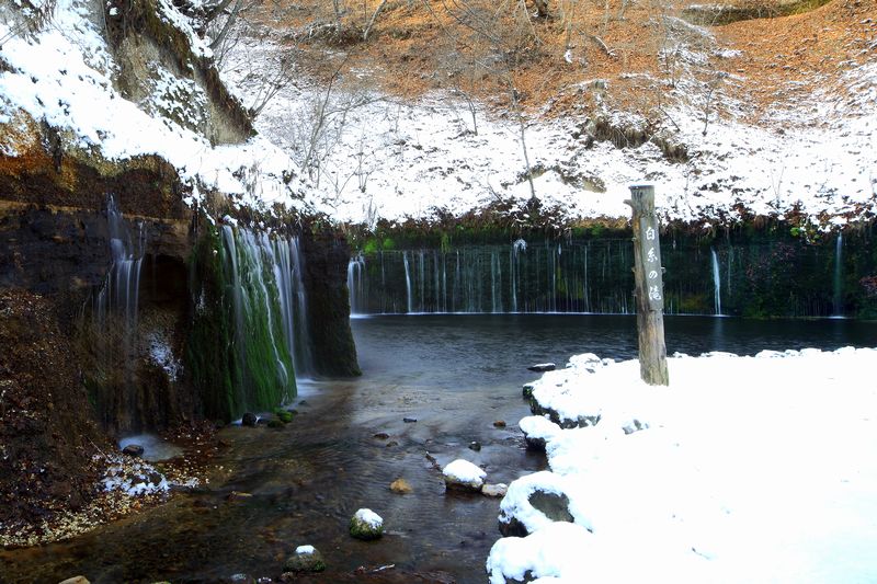 軽井沢 白糸の滝 は冬だからこその美しさがある幕のような滝 Trip S トリップス