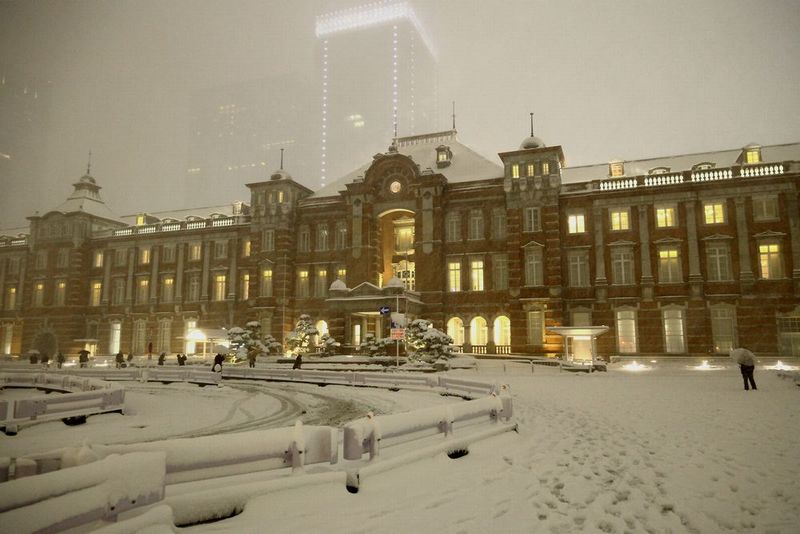 雪景色の東京駅