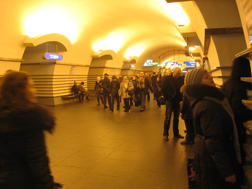 ロシアの地下鉄が強烈！ 豪華さと轟音の背景とは？