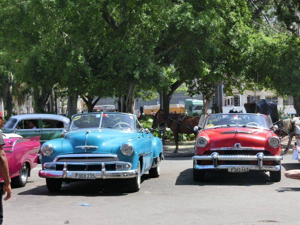 キューバでアメ車が現役なのはなぜ 1950年代の車に乗る方法を伝授