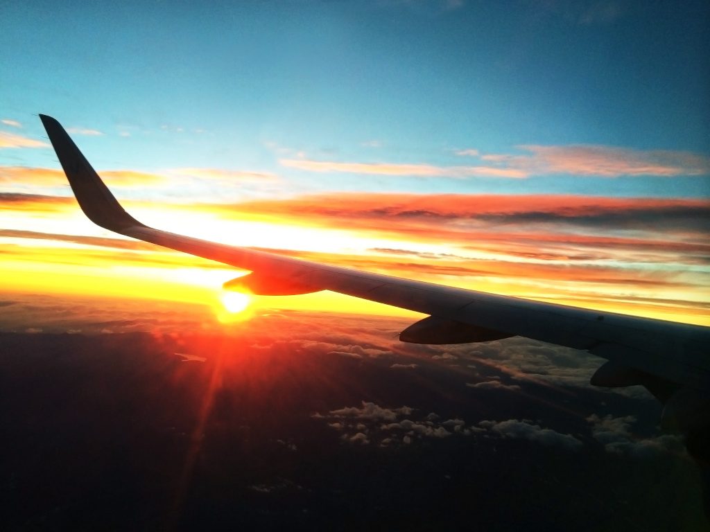飛行機からの朝日
