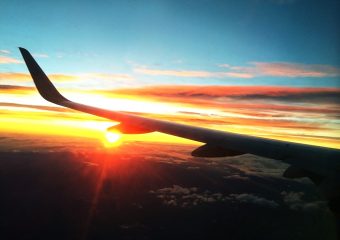 飛行機からの朝日