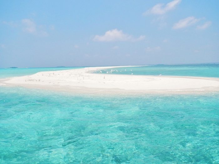 ここは天国 青い海にポツンと浮かぶ 白い砂浜の孤島がモルディブにある Trip S トリップス