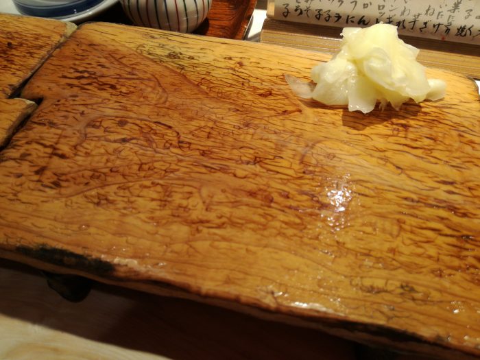 カウンターでの小粋な会話が美味しさに輪をかける