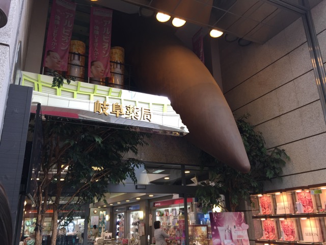 何が出てくるかわからない商店街