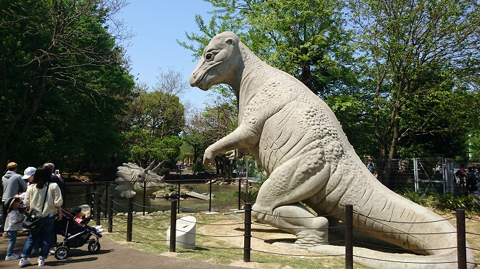 東山動植物園には恐竜がいます