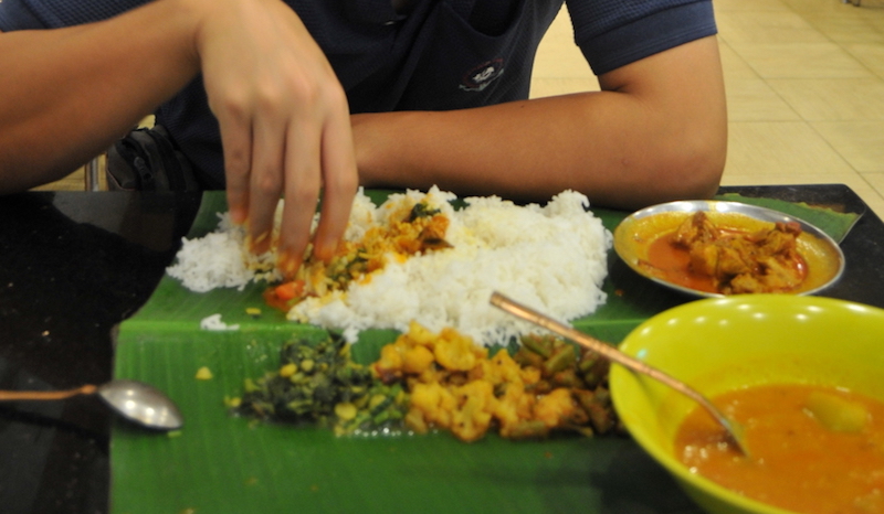 やっぱりインドカレーは手で食べるべきなのか 聞いてみた Trip S トリップス