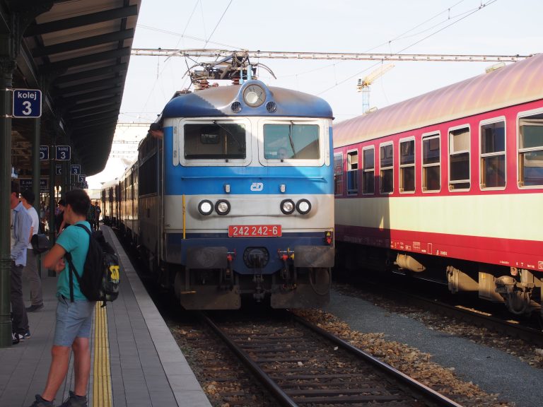 車内撮り鉄の興奮が止まらない、チェコ列車の車内を紹介したい TRIP'S（トリップス）