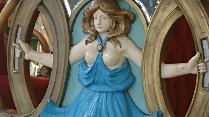 女神さん! 開放的すぎませんか?
