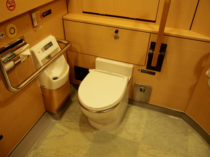 成田 エクスプレス トイレ の 位置
