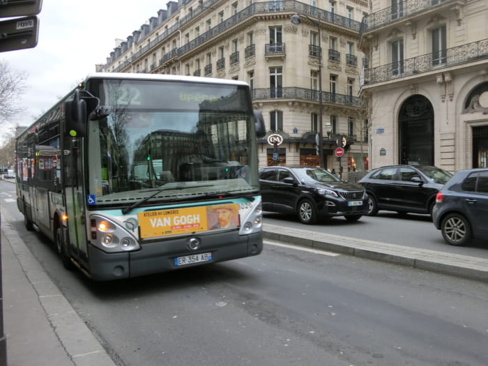 パリ観光なら添乗員おすすめはバスとバトビュス！ それぞれのルートを詳しく紹介 | TRIP'S（トリップス）