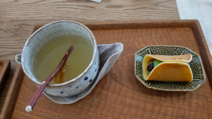 京都の老舗和菓子店　「鶴屋吉信」若者向けのお洒落なカフェ『tubara cafe』／ゆず茶と抹茶の生つばら