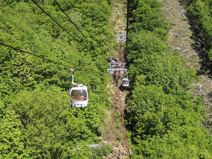 「白馬岩岳マウンテンリゾート」は長野県の白馬村にあるオールシーズンマウンテンリゾート_ゴンドラ「ノア」で8分間の空中散歩