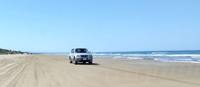砂浜を爽快にドライブできる！千里浜なぎさドライブウエイ』