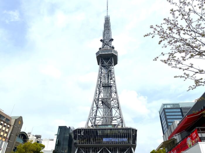 「base lab. nagoya tv」さんが営業しているのは、Hisaya-odori Park（久屋大通公園）にある電波塔「中部電力 MIRAI TOWER」の3階