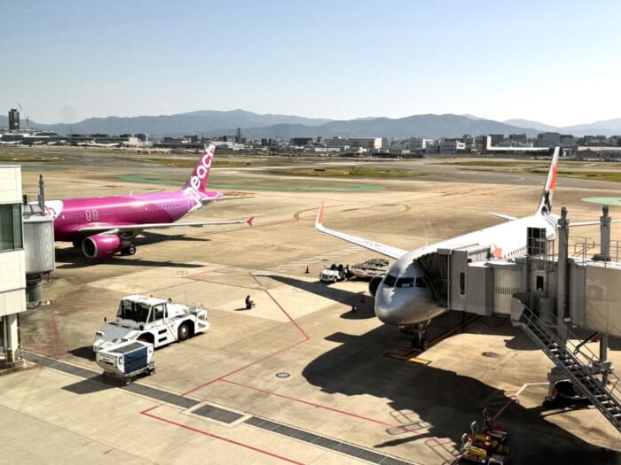 日本国内のLCCで代表的な会社は、「Jetstar航空（以下Jetstar）」と「Peach Aviation（以下Peach）」