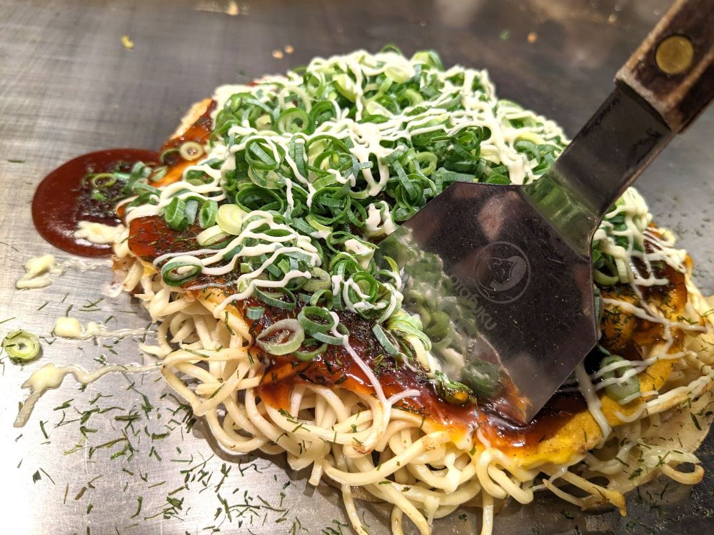 広島駅の「OKOSTA（オコスタ）」は広島ソウルフードお好み焼の体験スポット