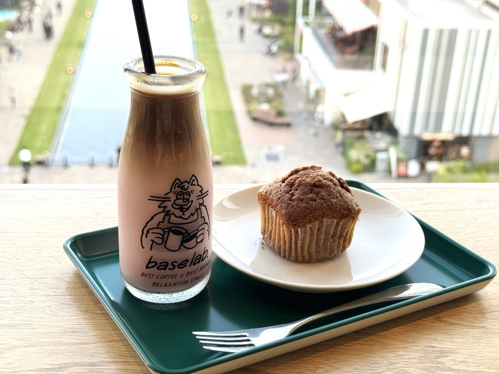 電源の利用からお土産の購入までOK！久屋大通公園を一望できるカフェ「base lab. nagoya tv」