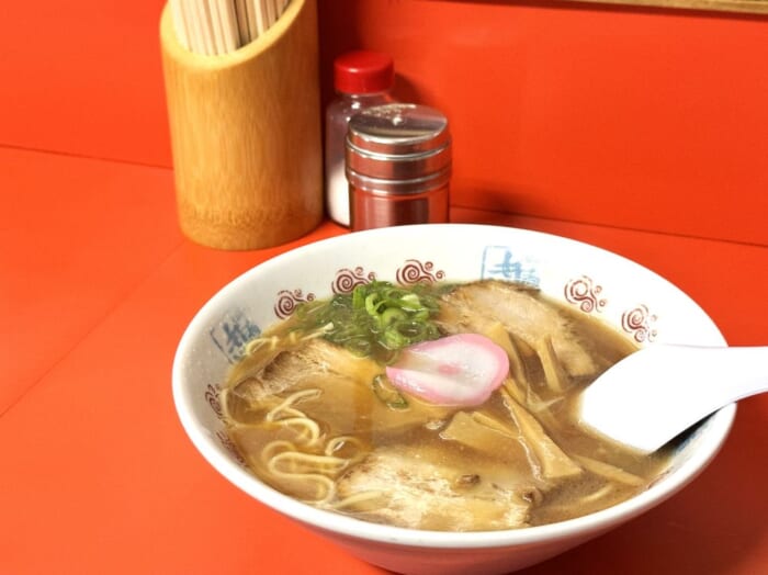 テレビ番組の企画で全国No.1に！和歌山ラーメンの人気店「井出商店」_思っていたよりもあっさり！名物・中華そば