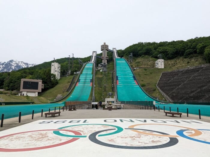 ココは外せない！長野県白馬村、無料で楽しめるダイナミックな絶景ビュースポット_白馬ジャンプ競技場