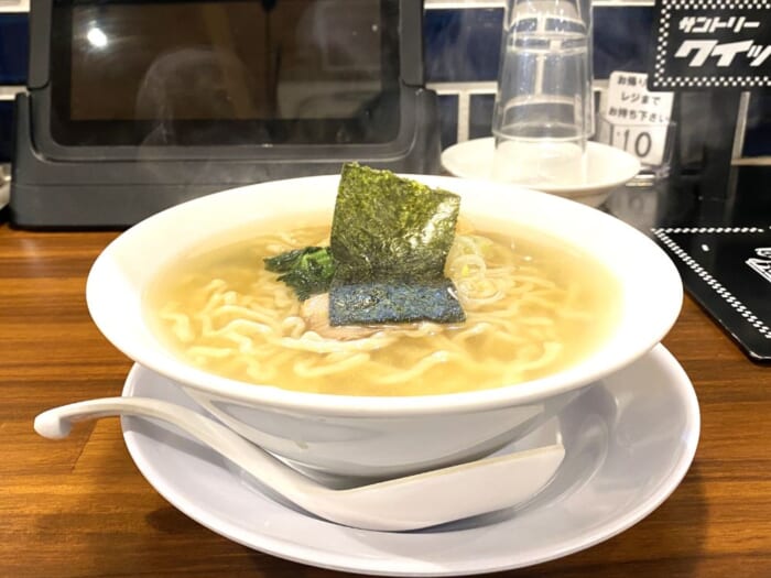 仙台朝市で楽しむ「朝ラー」！地元で人気のラーメンチェーンが提供する朝限定のあっさり塩ラーメン_伊藤商店 仙台朝市店