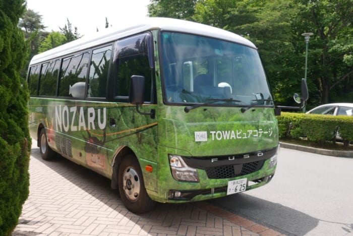 TOWAピュアコテージのゲストは、東北新幹線停車駅「那須塩原駅」からの無料送迎バスや那須周遊バス（有料）を使えます