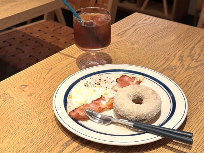 台東区柳橋にあるカフェ「Pretty Good」さん。ホテルに併設したおしゃれなカフェで、看板商品のドーナツ