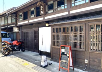 旧宿場町にある秘境カフェへ！移住者夫婦が切り盛りするお店でケーキとコーヒーを堪能_珈琲 刀