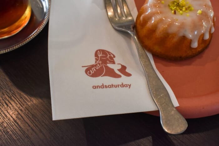 「毎日に、土曜日を。」ゆるやかな気持ちになれるカフェ、andsaturday coffee & cakes