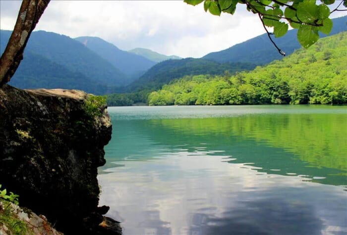 涼しさ別天地！国際避暑地・奥日光の絶景涼感スポット_湯の湖の風景