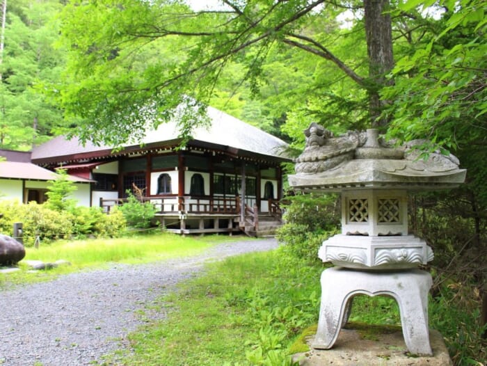 涼しさ別天地！国際避暑地・奥日光の絶景涼感スポット_日光山温泉寺