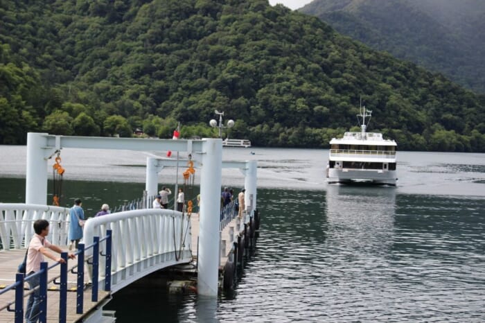 涼しさ別天地！国際避暑地・奥日光の絶景涼感スポット_中禅寺湖と遊覧船