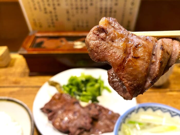 昭和の時代から続く名店へ！炭火の香ばしさがたまらない仙台牛たんの人気店「旨味 太助」