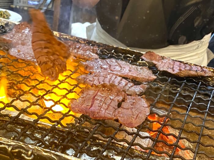 昭和の時代から続く名店へ！炭火の香ばしさがたまらない仙台牛たんの人気店「旨味 太助」