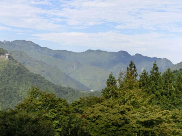 健脚者向き　洞窟探検気分を味わえる不仁洞　山奥の絶景も楽しめます！