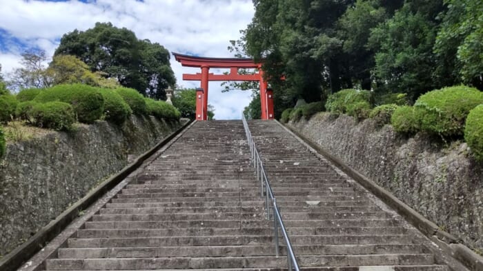 無事にカエル　実話に基づくカエルの信仰が根付く　貫前神社