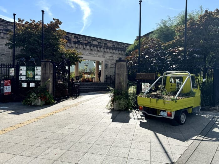 美しい花に囲まれた庭園を散歩しよう！カフェやフラワーショップもある都心の公園「久屋大通庭園フラリエ」