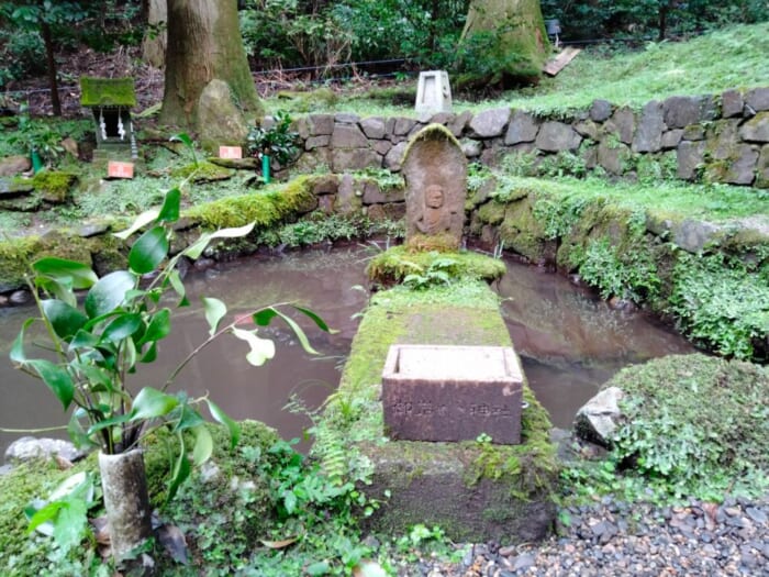 宇宙に向かって光の柱が出てると噂のパワースポット「御岩神社」は神様のデパートだった