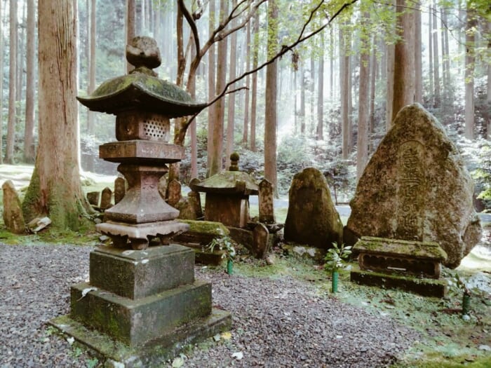 宇宙に向かって光の柱が出てると噂のパワースポット「御岩神社」は神様のデパートだった