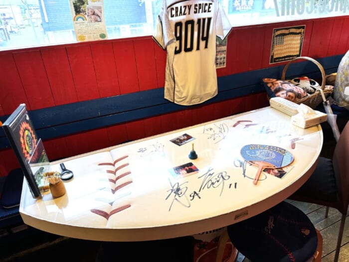 あの大谷翔平も通ったオムカレーの名店！プロ野球のプレミアグッズが並ぶカレー専門店「CRAZY SPICE」へ行ってみよう