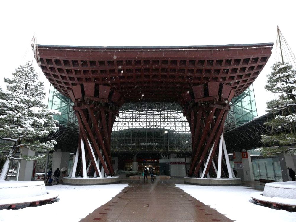 金沢の雪景色を堪能！兼六園・玉泉院丸庭園・金沢城公園とあったかグルメ&スイーツ