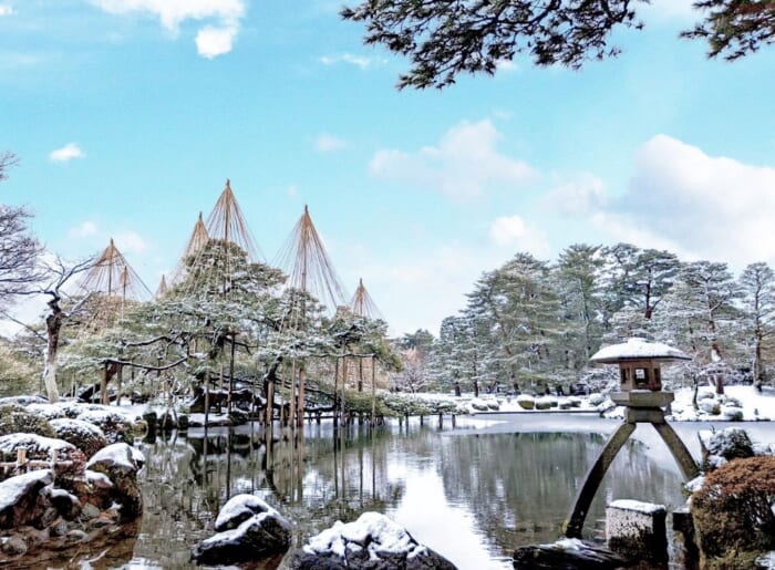 金沢の雪景色を堪能！兼六園・玉泉院丸庭園・金沢城公園とあったかグルメ&スイーツ