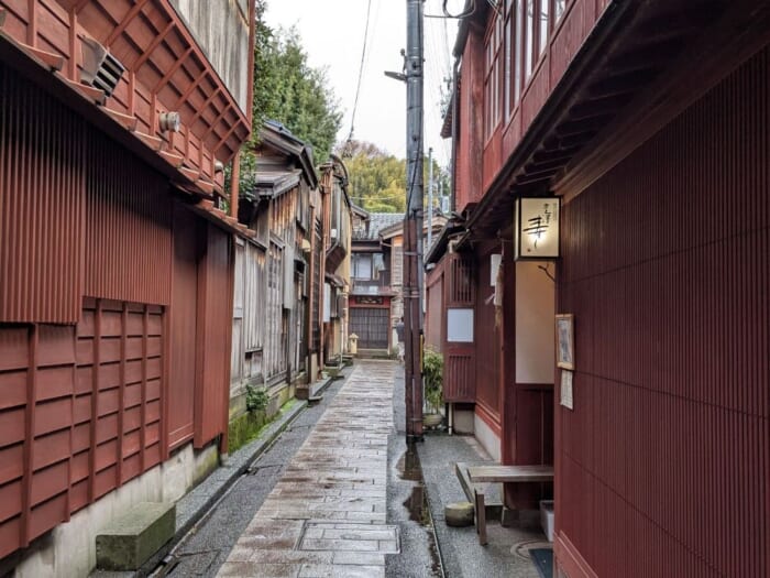 ひがし茶屋街「金澤寿し」で冬の風物詩・香箱ガニのランチをリーズナブルに