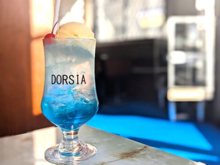 神戸・三宮の映えるレトロ喫茶「DORSIA（ドーシア）」でモーニングからスイーツまで