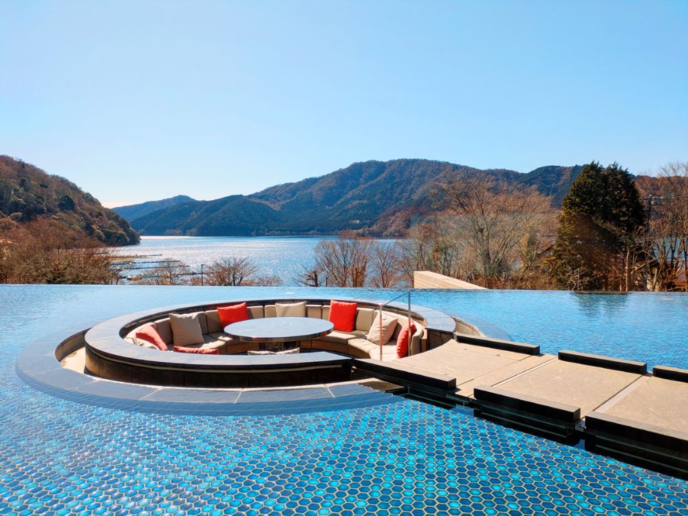 「箱根・芦ノ湖 はなをり」で過ごす至福のひととき～自然と温泉が織りなす癒しの旅～