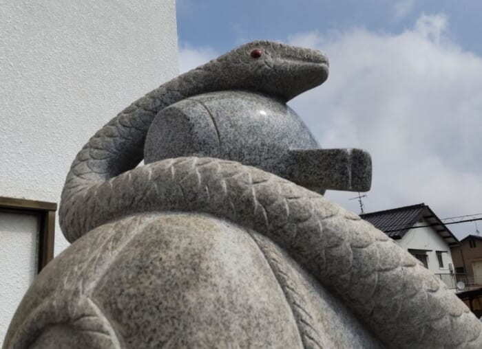 巳年に訪れたい 日本で唯一の生息地 岩国 白蛇を祀る白蛇神社