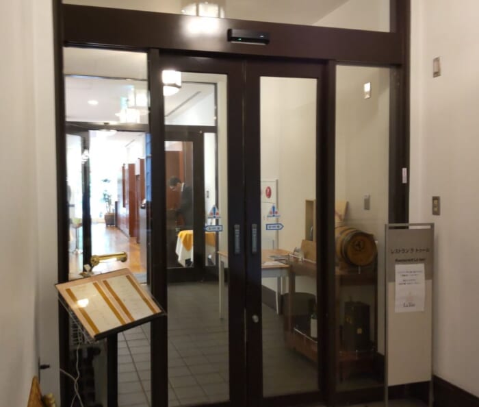 伝統ある京都大学の中に本格的フレンチのレストラン! 京大生気分で味わってみる