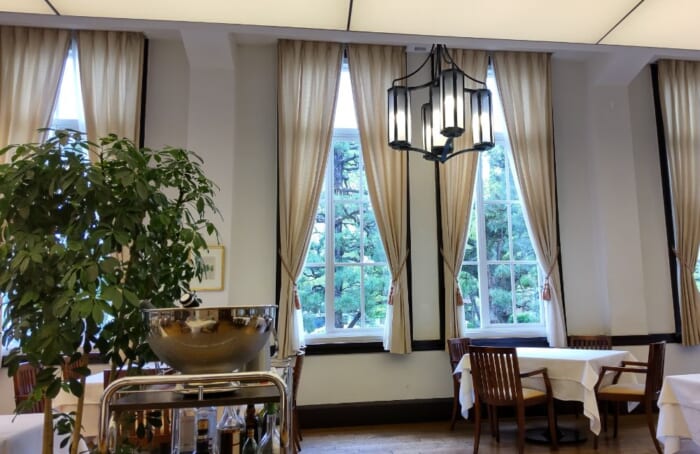 伝統ある京都大学の中に本格的フレンチのレストラン! 京大生気分で味わってみる