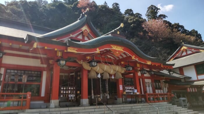 山中に鎮座する絢爛豪華な社殿が見応え抜群 津和野のお稲荷さん 太皷谷稲成神社がすごかった!
