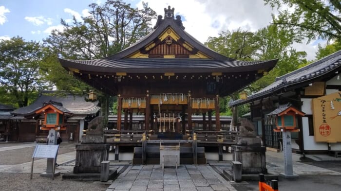 狛犬ならぬ狛イノシシが守る 護王神社は足腰にご利益あり! 足腰祈願をしてたくさん旅に出かけよう!